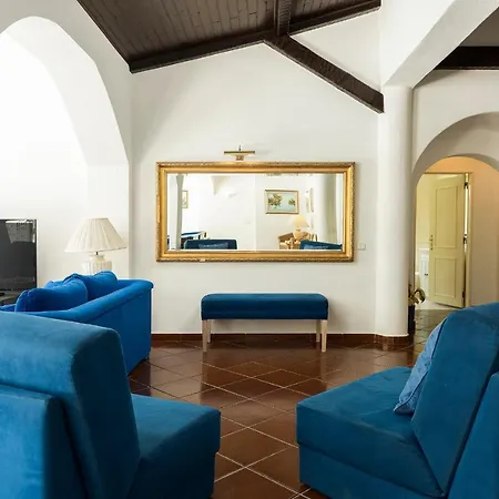 Vila Laura - *