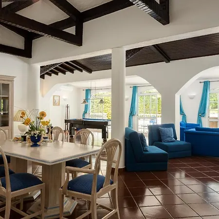 Villa Laura - *