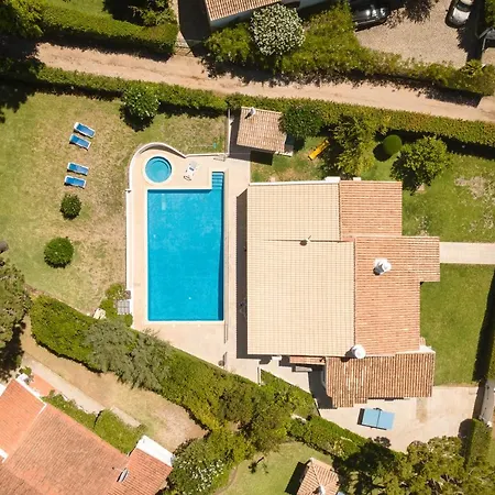 Villa Laura - *